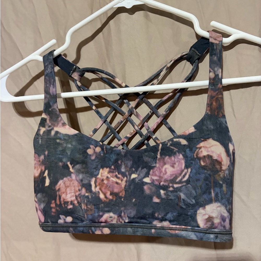 Lululemon sports bra